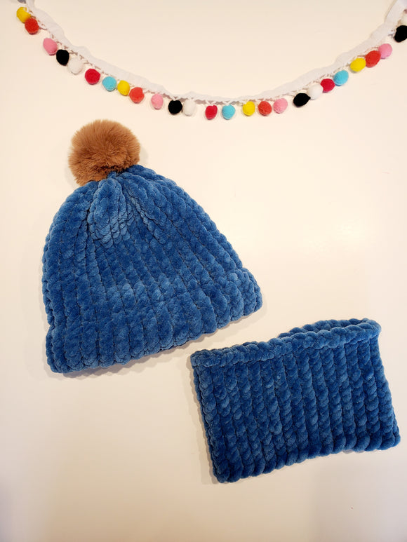 Tuque et cache-cou en tricot Bleu  - confectionné à la main - 2/5 ans - NEUFS